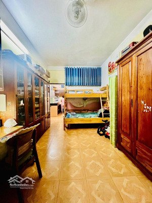 bán căn hộ nguyên căn dt 70m2 ( sổ 35m2 ), 2pn, vs, tt gần cv nghĩa tân. giá 3,95 tỷ