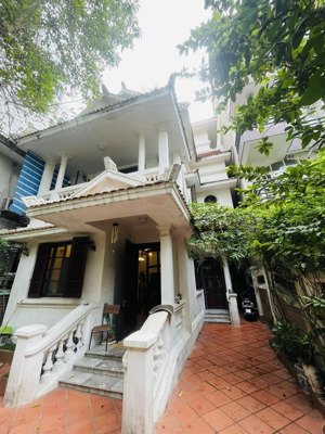 nhà biệt thự sân vườn phường quảng an cạnh hồ tây, 180m2 mt: 8m không gian trong lành, giá: 68.6 tỷ