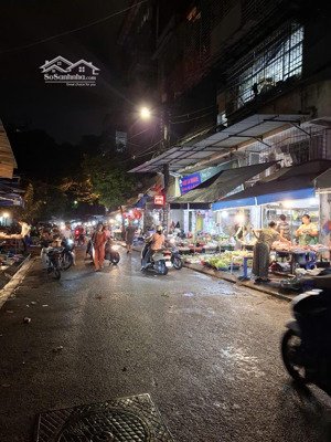 bán căn nhà 3 tầng mặt chợ nghĩa tân, dt 60m2 x 3 tầng mt 5m, mặt kinh doanh sầm uất tt nghĩa tân