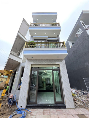 bán nhà mới 1t2l 4x17m, đường d1 kdc lê phong bình chuẩn 1, full nội thất