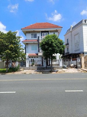 bán biệt thự đơn lập 2 mặt tiền đường trước sau. a68 khu nam thông 1 phú mỹ hưng quận 7. giá 64 tỷ