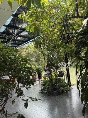 hàng hiếm! cho thuê biệt thự song lập hoa sữa- vinhomes riverside. dt 200m2. full nội thất cao cấp