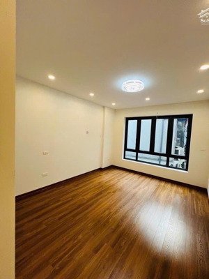 chính chủ bán nhà lạc long quân 75m², 5 tầng, ngõ thoáng, giá hấp dẫn