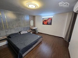 bán nhà trung tâm ba đình gần hồ điều hoà, công viên bách thảo 30m 3 ngủ full nội thất giá 5 tỷ