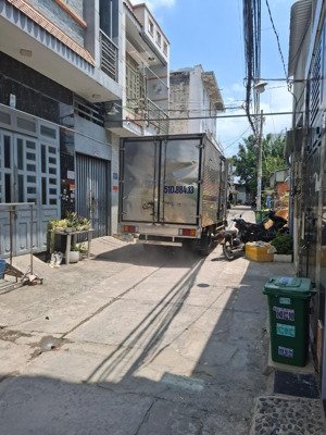 6 tỷ 800 thương lượng , bán nhà ngon 5 tầng, đường 6 mét, dt: ngan 4 mét - dài 18mét.