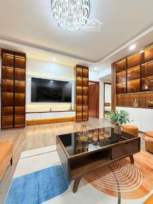 bán chung cư ct1a mặt đường hàm nghi, mỹ đình 2
-diện tích: 109m, 3pn, 2wc, tầng trung, full đồ