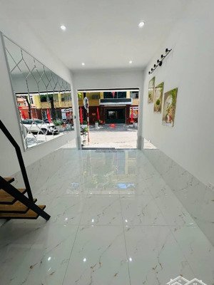 bán nhà phân khúc hiếm kinh doanh đỉnh vỉa hè ô tô tránh dt 21.8m2, 2.x tỷ