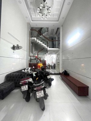 nhà đẹp hẻm đồng bộ dân trí cao lê đức thọ- xe hơi đậu nhà - 5 tầng - hoàn công đầy đủ