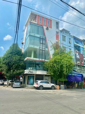 cho thuê nhà phố 2 mặt tiền lê hoàn, trung tâm chính tp thanh hoá, giá cả toà cực tốt !!!