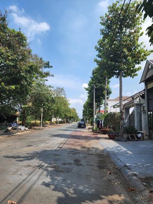 cần nhượng lại lô đất thổ cư, chính chủ, dt 90 m2 đất thật giá thật, mbcc ngay