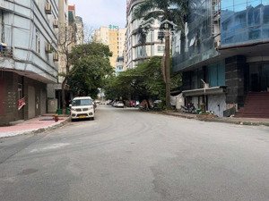 bán liền kề đấu giá trung tâm hà đông, 14 tỷ, 52m2, 4 tầng, chính chủ bao đẹp