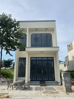cho thuê nhà phố mới hoàn thiện tại khu tái định cư lộc an - bình sơn, 4 phòng ngủ, 4wc dt 125m2