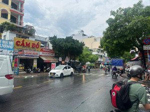 kẹt tiền bán gấp nhà mt gò dầu, 8x20m, giá chỉ 17.9 tỷ