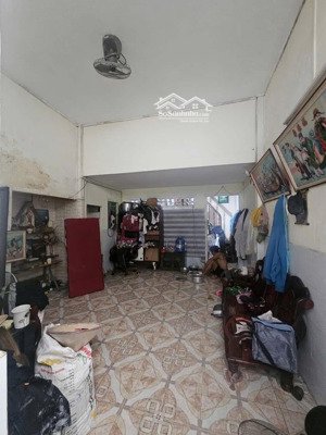 ngay nguyễn oanh - diện tích: 4,9x9m - 2 tầng hơi cũ sơn phết ở ngay