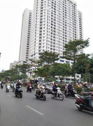 bán nhà 3 mặt tiền phố liễu giai 86m2 mặt tiền 8.3m - vị trí đẹp đắc địa - vỉew triệu đô - kd đỉnh