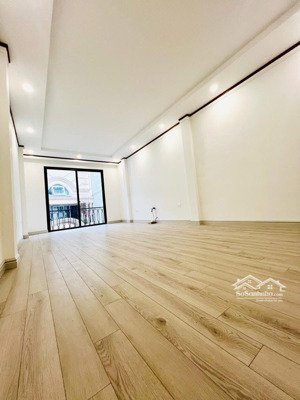 cầu giấy 58m, 7 tầng, thông sàn, thang máy, gara ô tô, kd, mới đẹp.