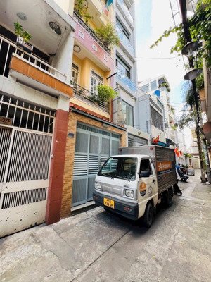 hxh cmt8 quận 3 - 5 tầng btct- thang máy sẵn - chỉ hơn 8đ