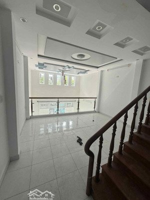 nhà 3 tầng 3 mê kiên cố đường lý đạo thành 7.5m, giá chỉ 7. x tỷ