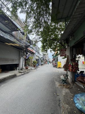 bán dãy trọ mặt tiền. 126m ngang 5,5m oto để nhà. sát cv làng hoa. tiện xây mới. chỉ 80tr/m tl