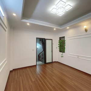 bán gấp giá rẻ nhà 5 tầng phúc lợi ô tô đỗ cổng đầu 5 tỷ