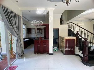 cho thuê biệt thự góc 3 mặt tiền hưng thái 2, phú mỹ hưng