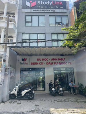 chính chủ bán nhà ở ngay trung tâm quận 10, dt 204m2, dtsd 204m2, 2 tầng + lửng