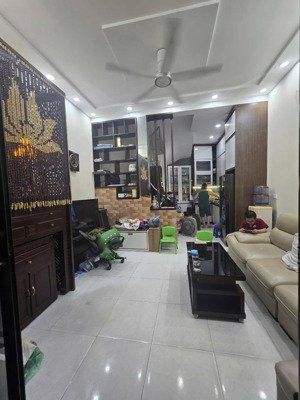 quan hoa cầu giấy - 28m mt4,2 giá 6,8 tỷ - ngõ thông - oto đỗ cửa - kinh doanh nhỏ - fo đầu tư