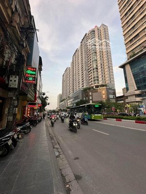 mặt phố - kinh doanh đỉnh - vỉa hè rộng giá 29.5 tỷ
