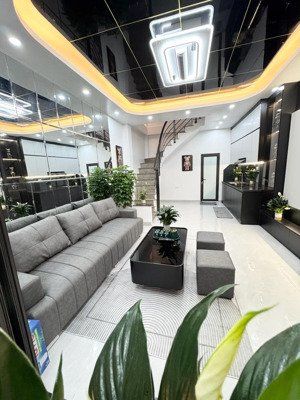 siêu hiếm ! chỉ 15 tỷ hơn- nhà đẹp lạc long quân cầu giấy- 60m2- 4tầng- ôtô vào nhà- ful nội thất