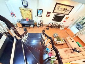 bán nhà lạc long quân , 55m, 4 tầng, phân lô, oto chạy quanh ngõ, full nội thất!