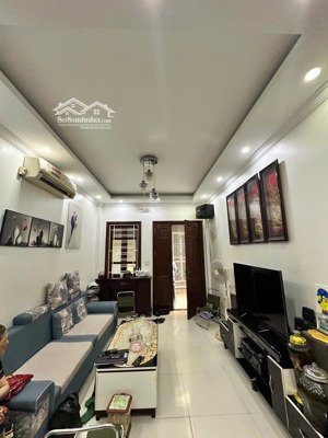 bán nhà riêng gia quất- 5 tầng ngõ thoáng, ô tô gần, nội thất đẹp- chẵn 6 tỷ