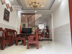 bán gấp nhà 3 tầng, ô tô vivu , sát đỗ xuân hợp, nhỉnh 5ty