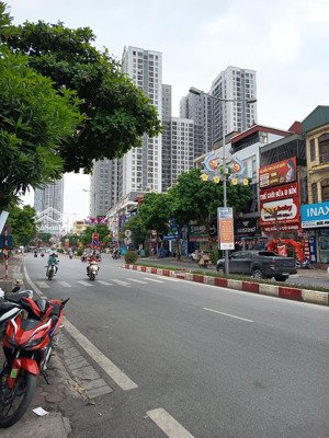 *vạn phúc. gần phố chính 15m. mặt tiền rộng. dân xây. -dt38m2/4t -giá:8,x tỷ (tiểu học) có thương