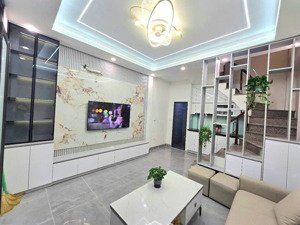 bán nhà cầu diễn- ngõ ô tô - gần chợ gần trường - khu vực trung tâm tăng giá mạnh - giá nhỉnh 5tỷ