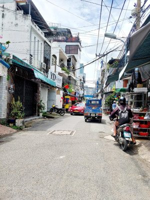 chủ bán gấp nhà ngay đh hutech, dt 66m2, xe hơi đỗ cửa, 5m ra mặt tiền điện biên phủ, phường 25, bt