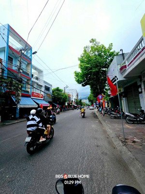 bán nhà ôm góc mặt tiền kinh doanh biên cương gần ngã tư vũ bảo, ngô mây biển đại học quy nhơn 6tyx