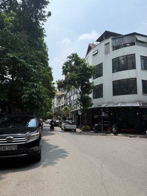 bán nhà liền kề làng việt kiều 2 mặt kinh doanh, view mặt hồ, view công viên dt 88m2 mt 6m 23.2 tỷ