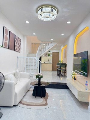 chính chủ gởi bán nhà 2 tầng full nội thất chỉ xách vali vào ở