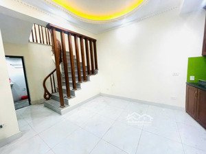 bán nhà 2 tầng phố thái thịnh 53 m2, mặt tiền 7 m giá 7.5 tỷ