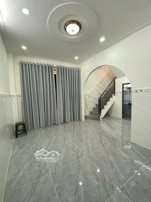 bán gấp nhà đẹp phạm văn bạch, 3 tầng, 3pn, giá 2.95 tỷ.