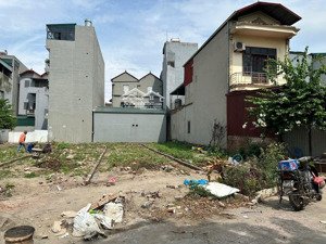 bán đất cự khối long biên hà nội diện tích : 84m2 * 6m * 15 tỷ đường 17m vỉa hè.