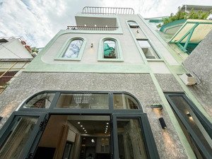 bán nhà mới phú nhuận hẻm thông, 61m2 3 tầng sẵn nội thất, 7.68 tỷ còn bớt