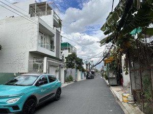 bán nhà mặt tiền. 130m2. ngang 6,35. căn góc. cạnh quốc lộ 13. sổ hồng riêng. giá: 7 tỷ rưỡi.