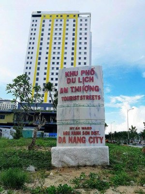 hàng hiếm vieu đẹp nhất đối diện quảng trường khu phố đi bộ an thượng sát biển.