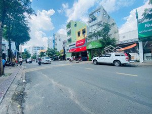 nhà mặt tiền kinh doanh đường tân sơn nhì, quận tân phú. (dt: 6.6x18.5m cấp 4). giá: 29.9 tỷ