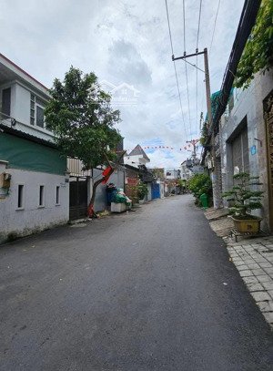 bán nhà hẻm 62/44 lâm văn bền quận 7. vị trí sầm uất. gần trường học nguyễn hữu thọ. hẻm trước nhà