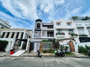 biệt thự phú mỹ hưng nội khu phạm thái bường