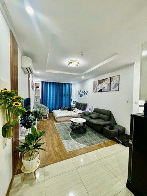 bán căn studio green bay garden tầng trung view hồ, full nội thất