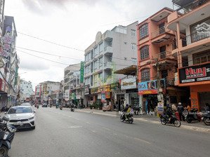 bán gấp nhà 2 mặt tiền phan đình phùng ngay trung tâm đà lạt, mặt tiền nhà rộng 8.2m thuận tiện kd