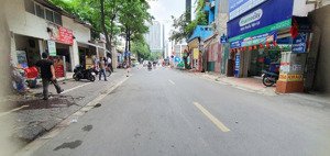 bán nhà phân lô lạc long quân, tây hồ, sát quận uỷ, cách võ chí công 100m. nhỉnh 300tr/m2.